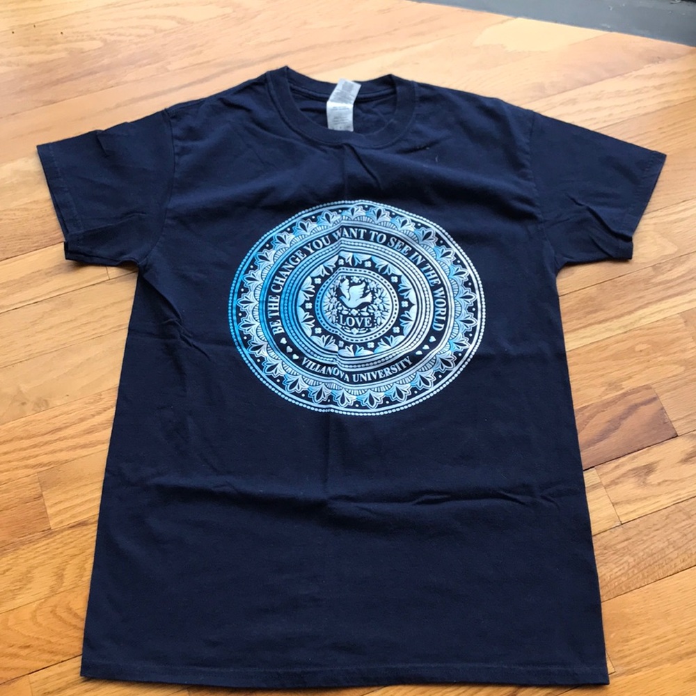 Navy Gildan Villanova top!